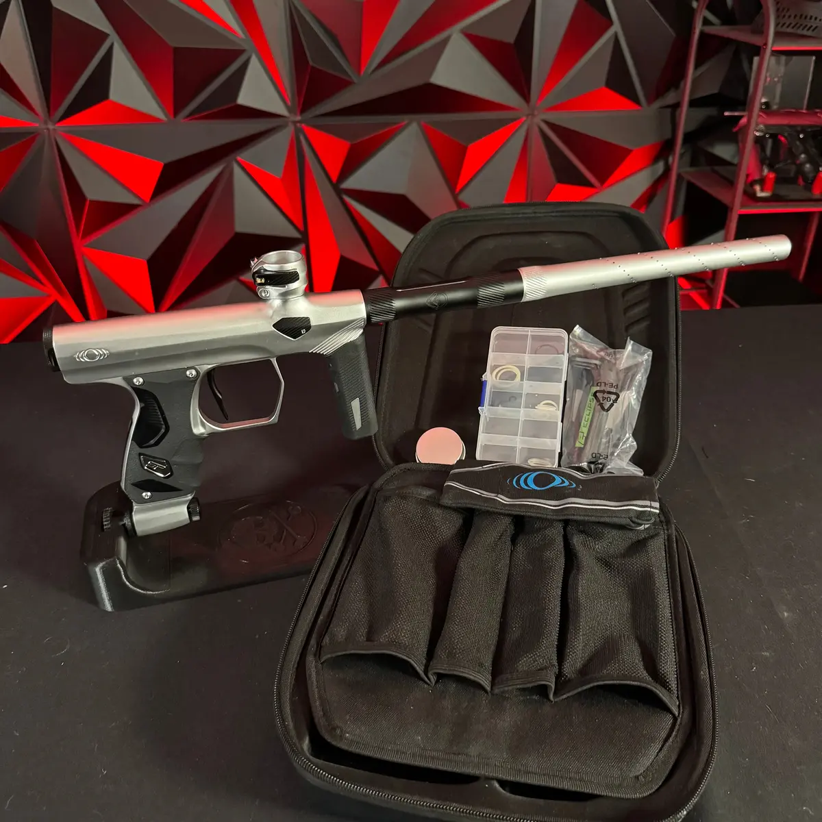 Used Shocker Era Paintball Gun - Dust Clear/Silver/White 1
