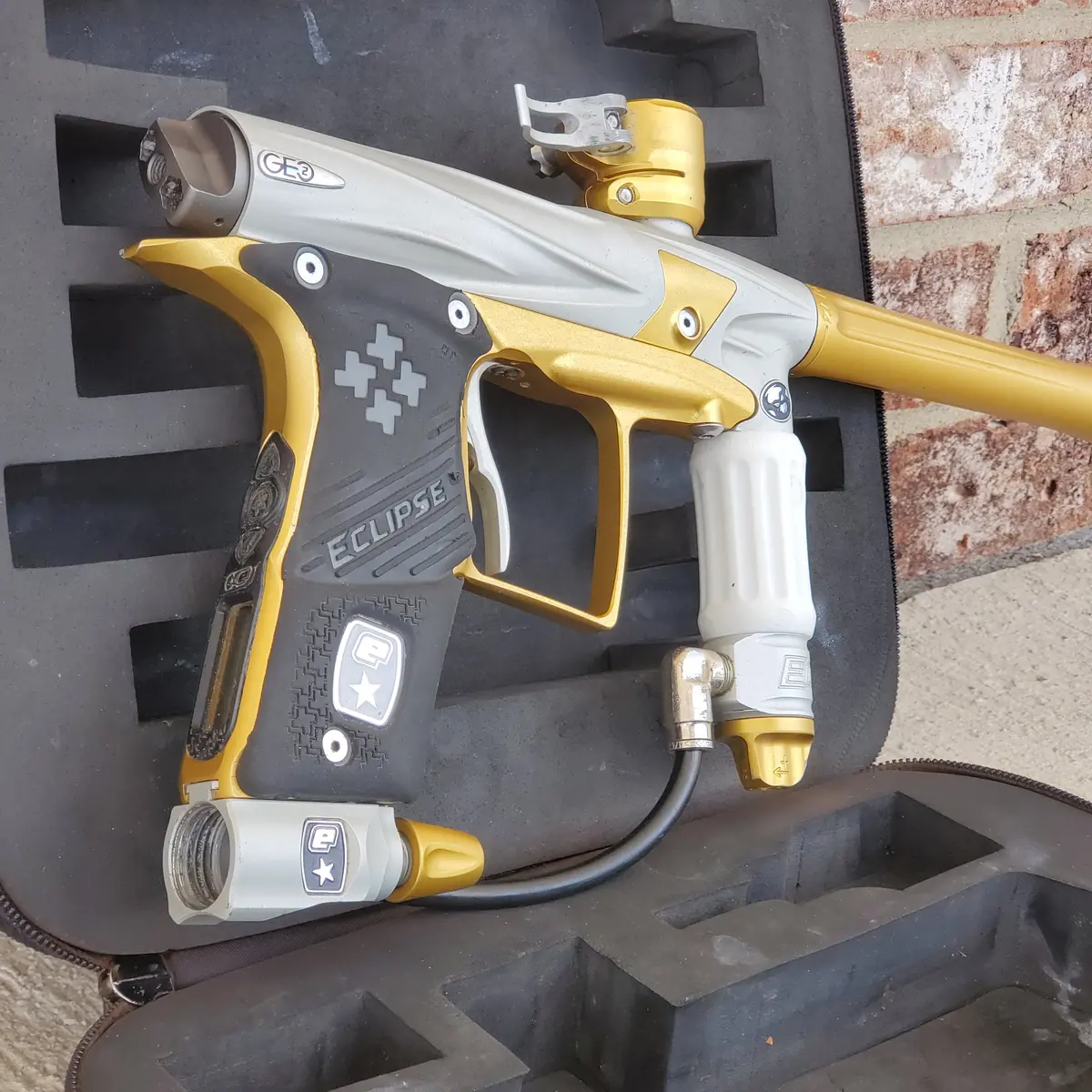 Used Planet Eclipse Geo 2 Paintball Gun W/ Iv Core - White / Gold 1