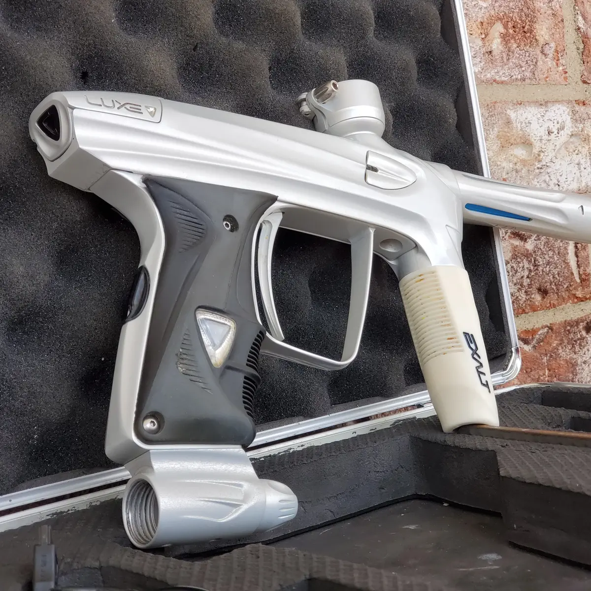 Used Dlx Luxe 2.0 Paintball Gun - Pearl White 1