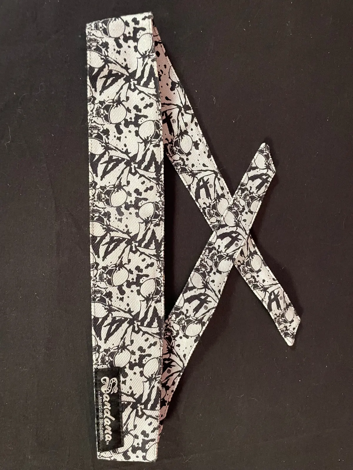 Used Sandana "Flying Skulls" Headband - Light Grey/Black 1