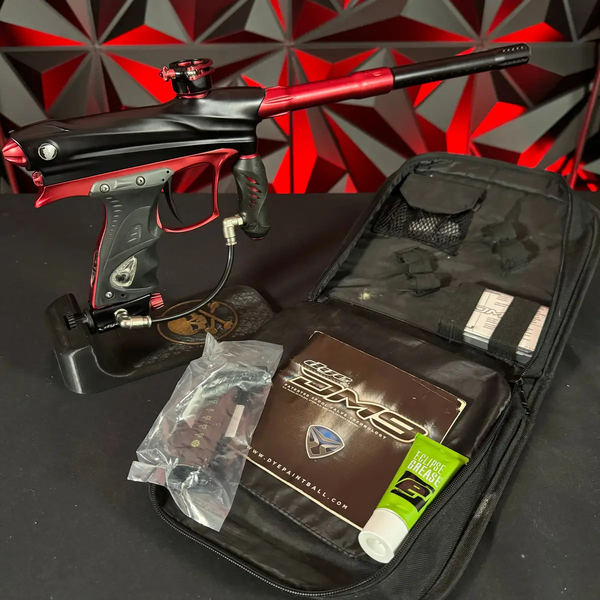 Used Dye Dm9 Paintball Gun - Black/Red 1