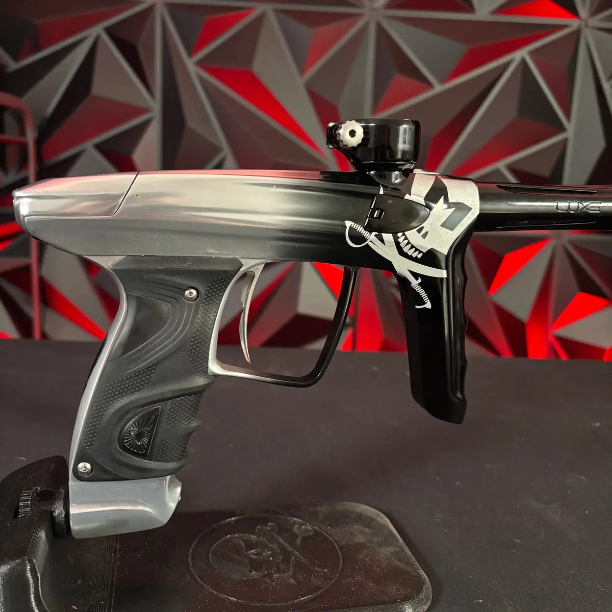 Used Dlx Luxe Tm40 Paintball Gun - Le Mutiny Gloss Silver/Black Fade 2