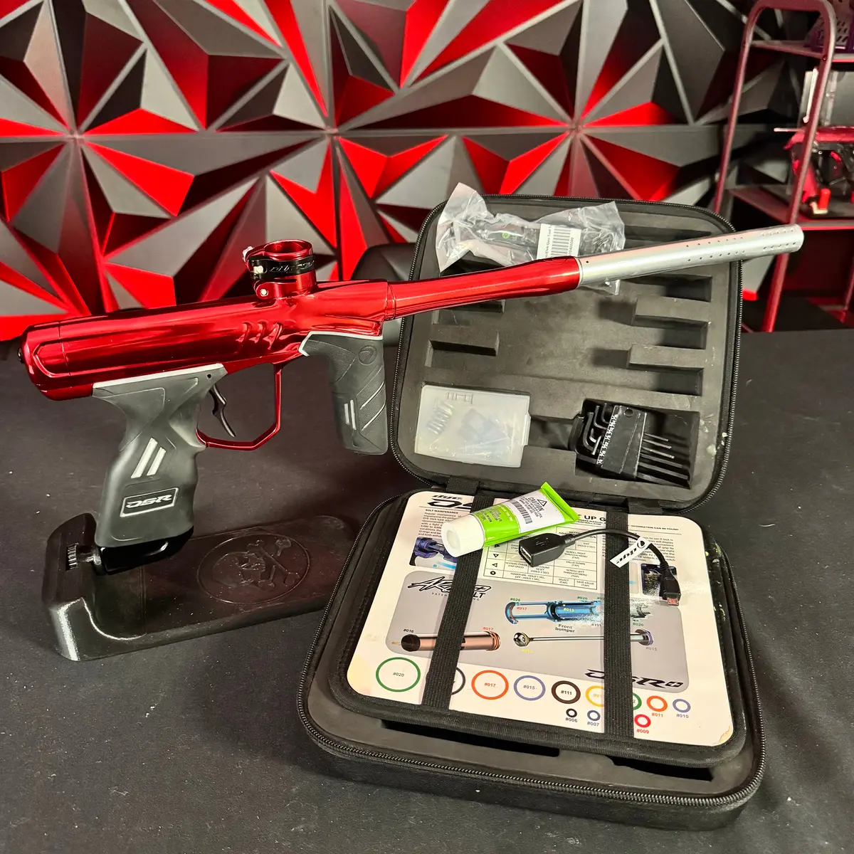 Used Dye Dsr+ Paintball Gun - Lava W/ Im Pro Kit 1