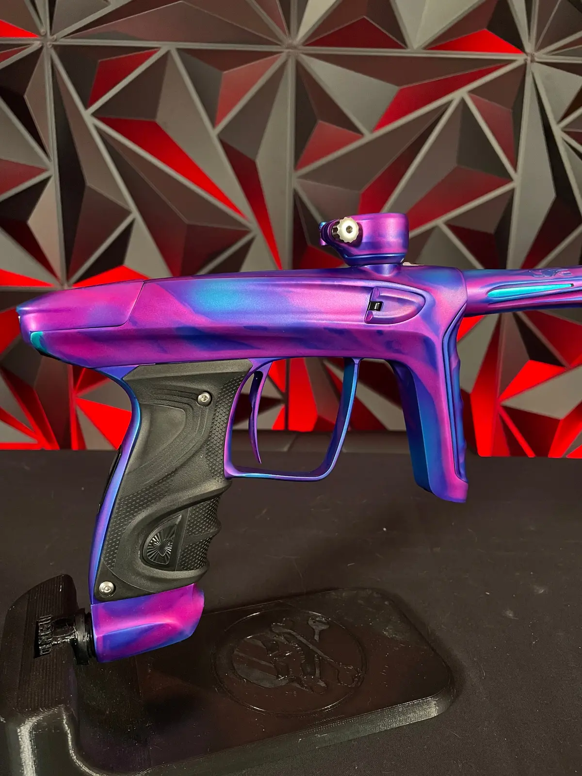 Used Dlx Luxe Tm40 Paintball Gun - Le Pink Smear 1