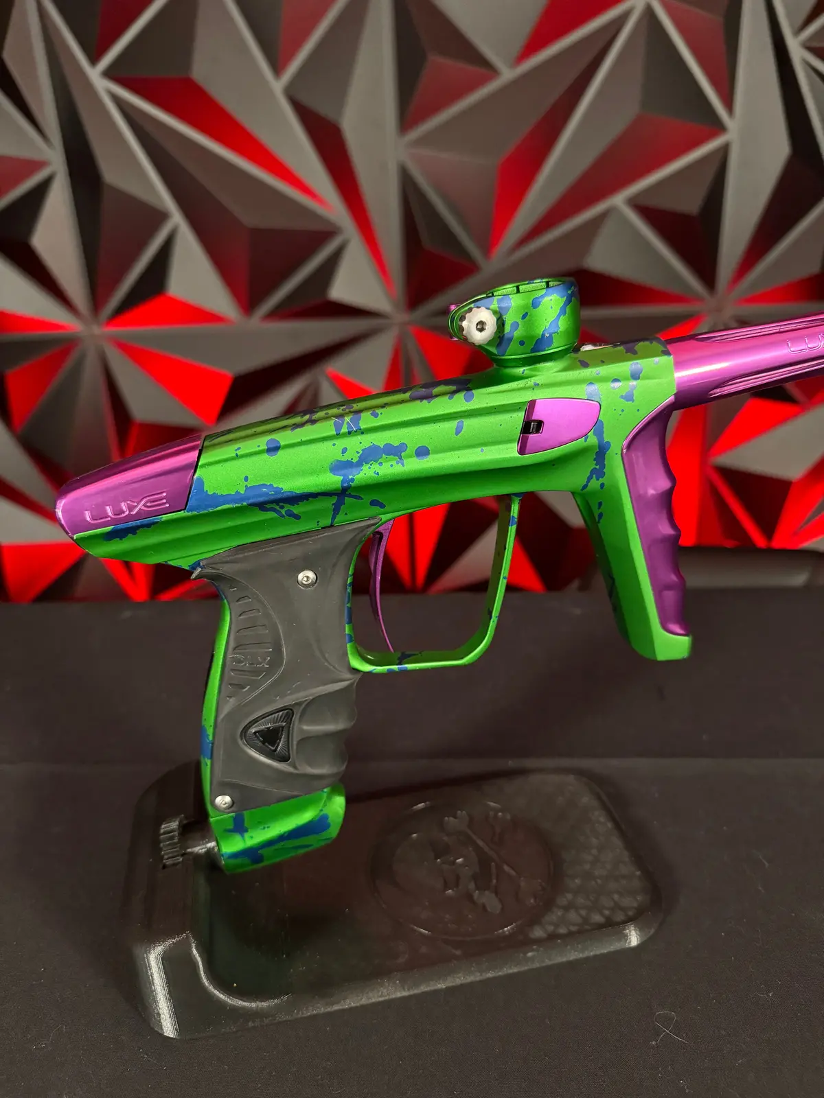 Used Dlx Luxe X Paintball Marker - Le Green/Purple Splash W/Green Acp Tip 1