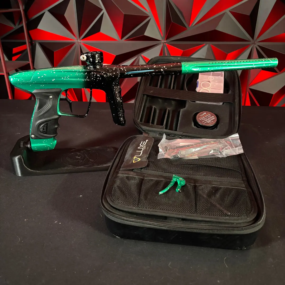Used Dlx Tm40 Paintball Gun - Le Black/Seafoam Silver Speckle 1