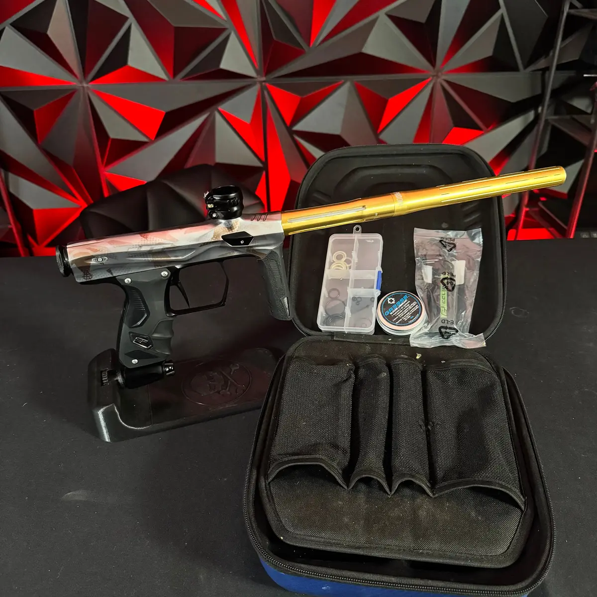 Used Shocker Amp Paintball Gun - Jt Camo W/Black Parts & Polished Gold Infamous Fxl Barrel 1