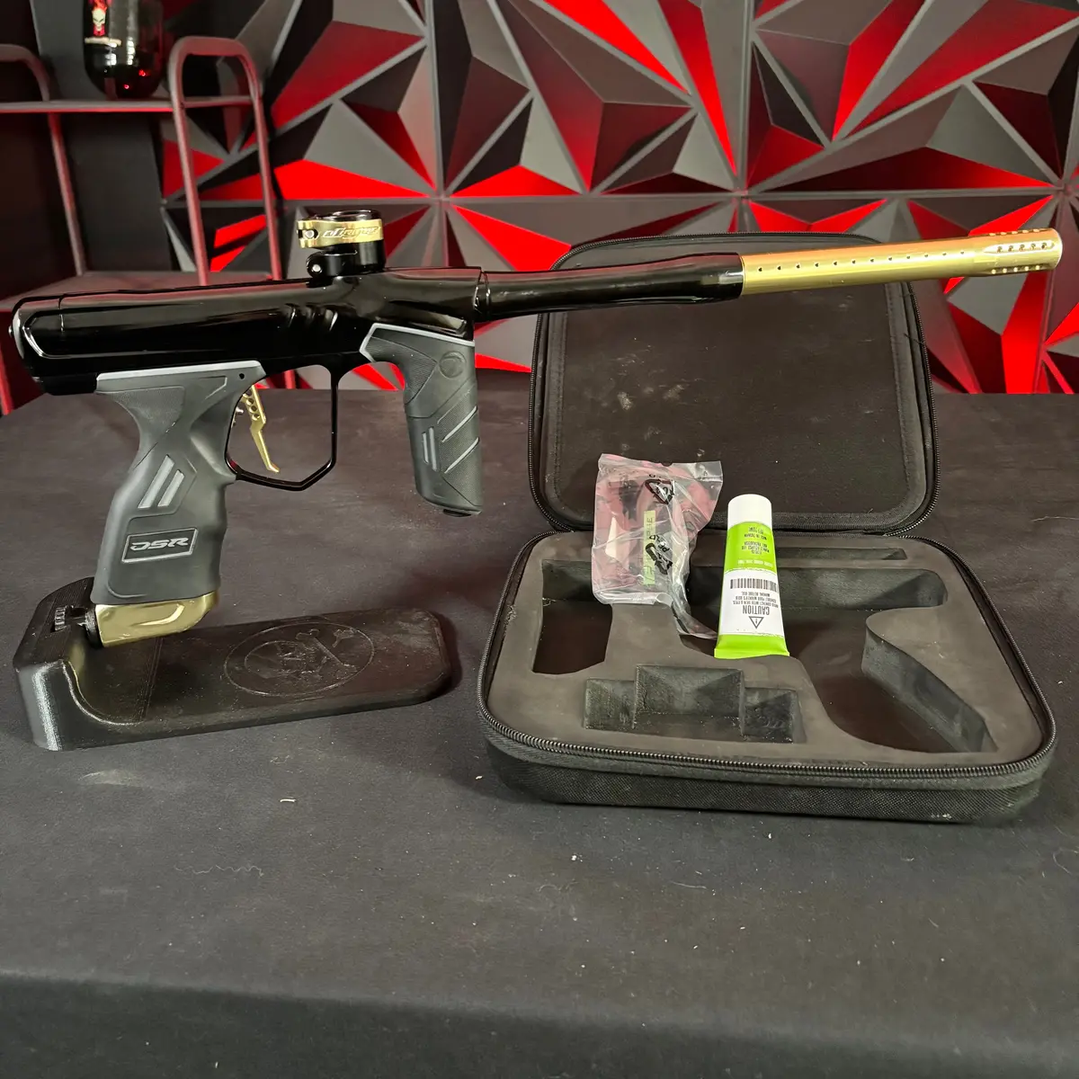 Used Dye Dsr+ Paintball Gun - Onyx Gold W/ Im Pro Kit 1