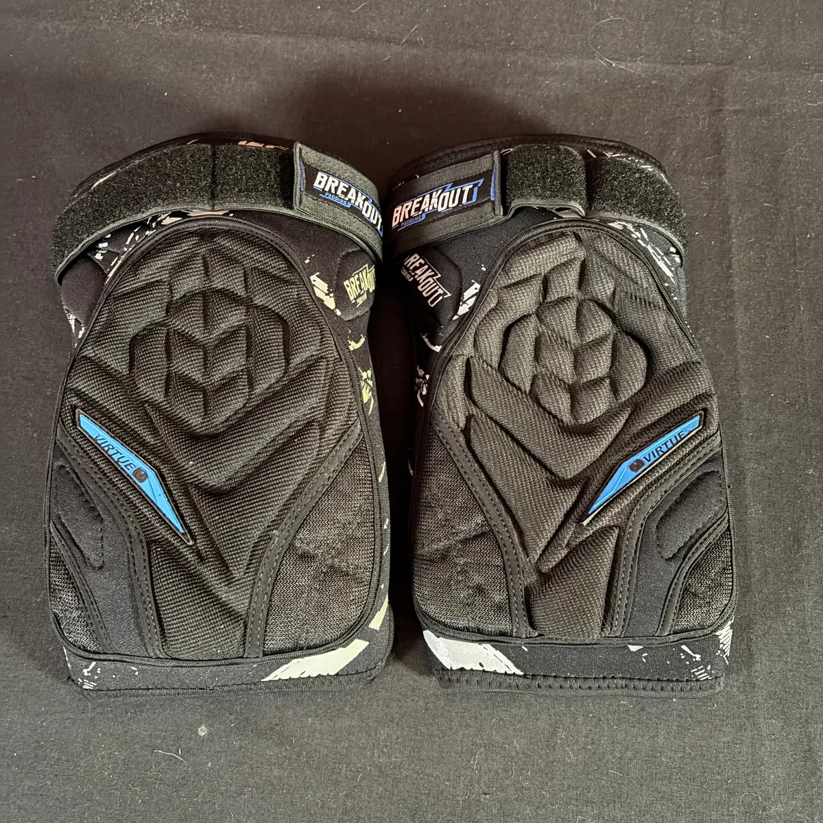 Used Virtue Breakout Knee Pads - Small/Medium 1