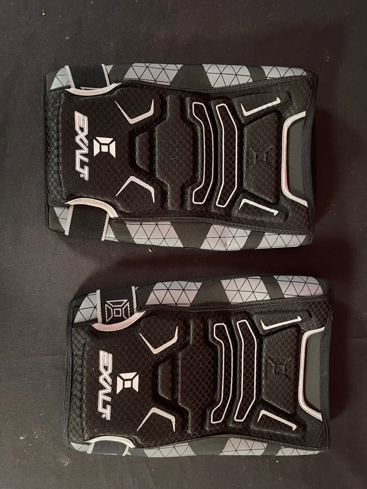 Used Exalt Freeflex Knee Pads - Black - Xl 1