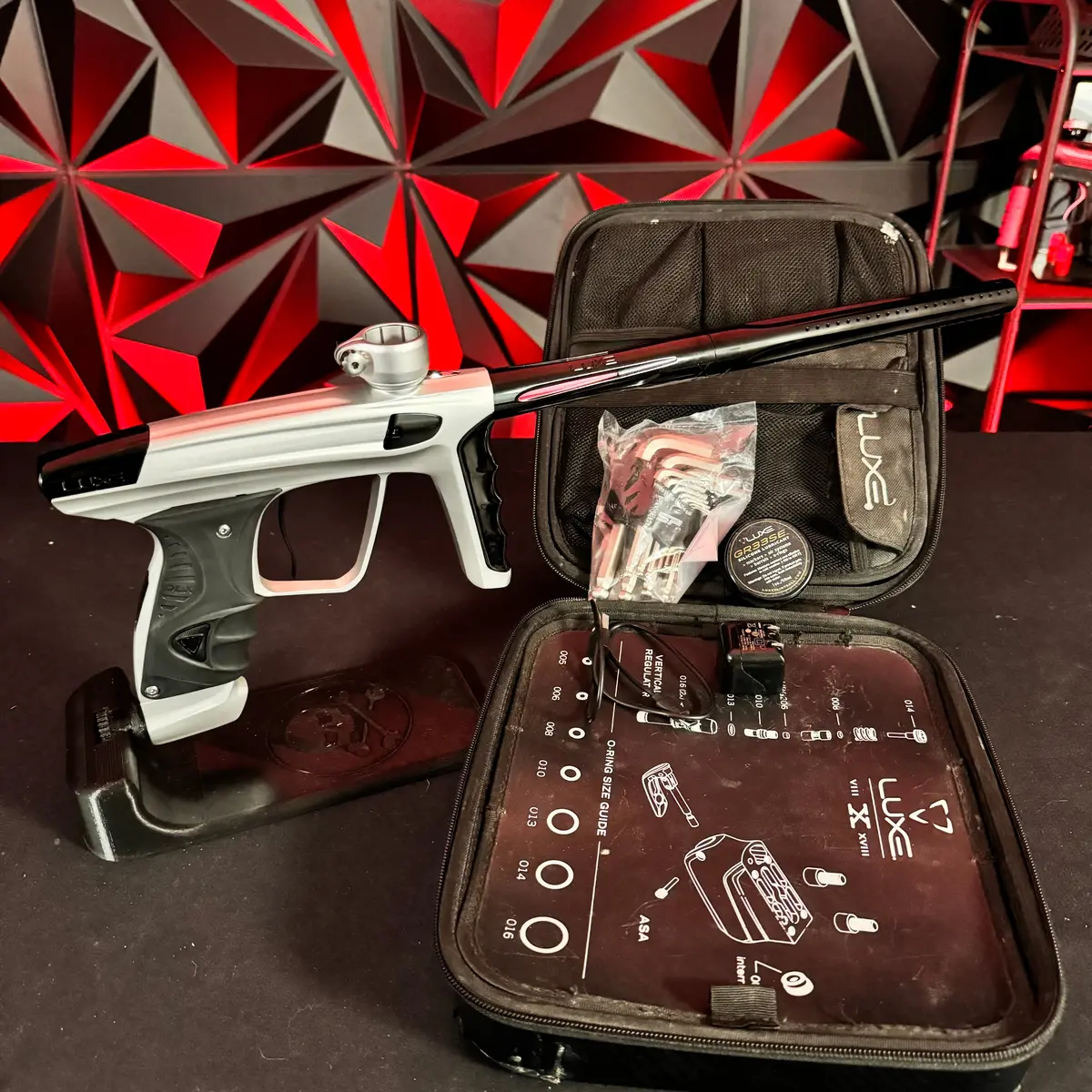 Used Dlx Luxe X Paintball Gun - Dust Silver/Polished Black 1