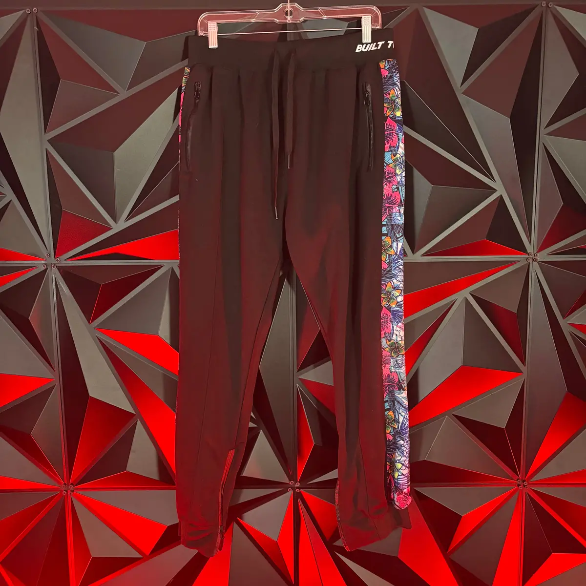 Used Virtue Joggers Polynesian - Large 1