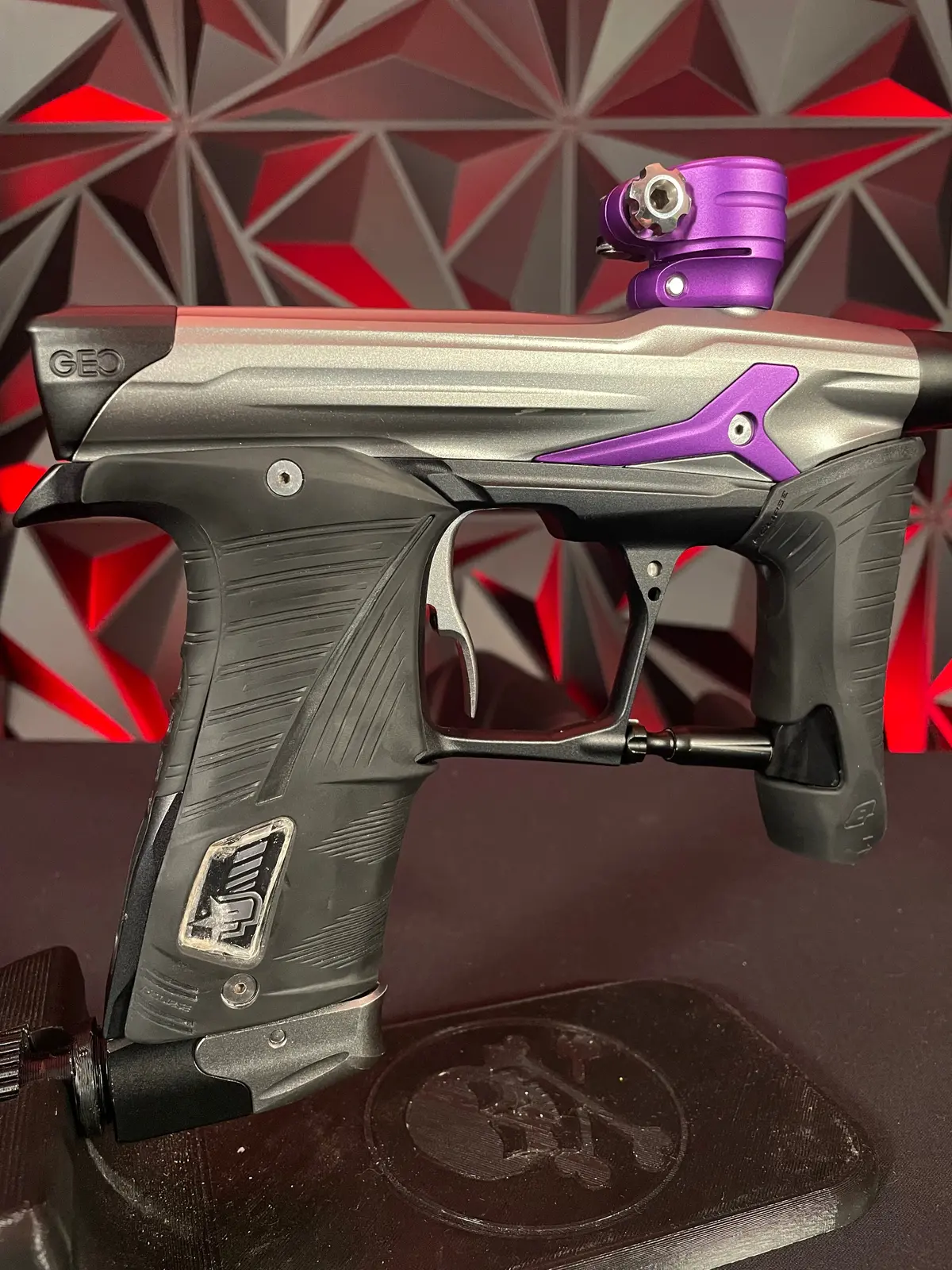 Used Planet Eclipse Geo 3.5 Paintball Gun - Pewter/Purple W/Iv Core 1