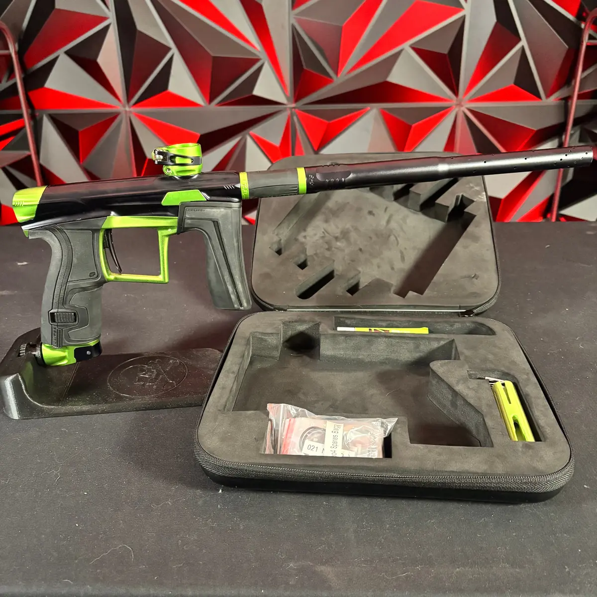 Used Planet Eclipse Geo 4 Paintball Gun - Black/Green 1