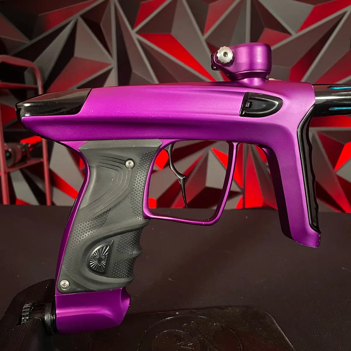 Used Dlx Luxe Tm40 Paintball Gun - Dust Purple/Polished Black 1