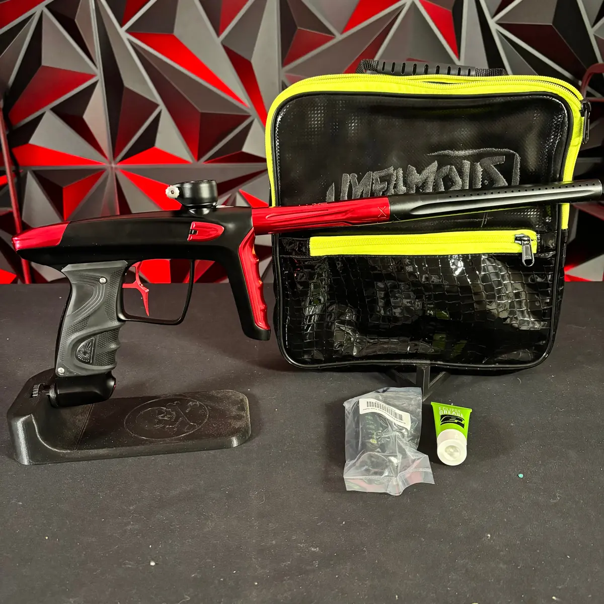 Used Dlx Luxe Tm40 Paintball Gun - Dust Black/Polished Red 1