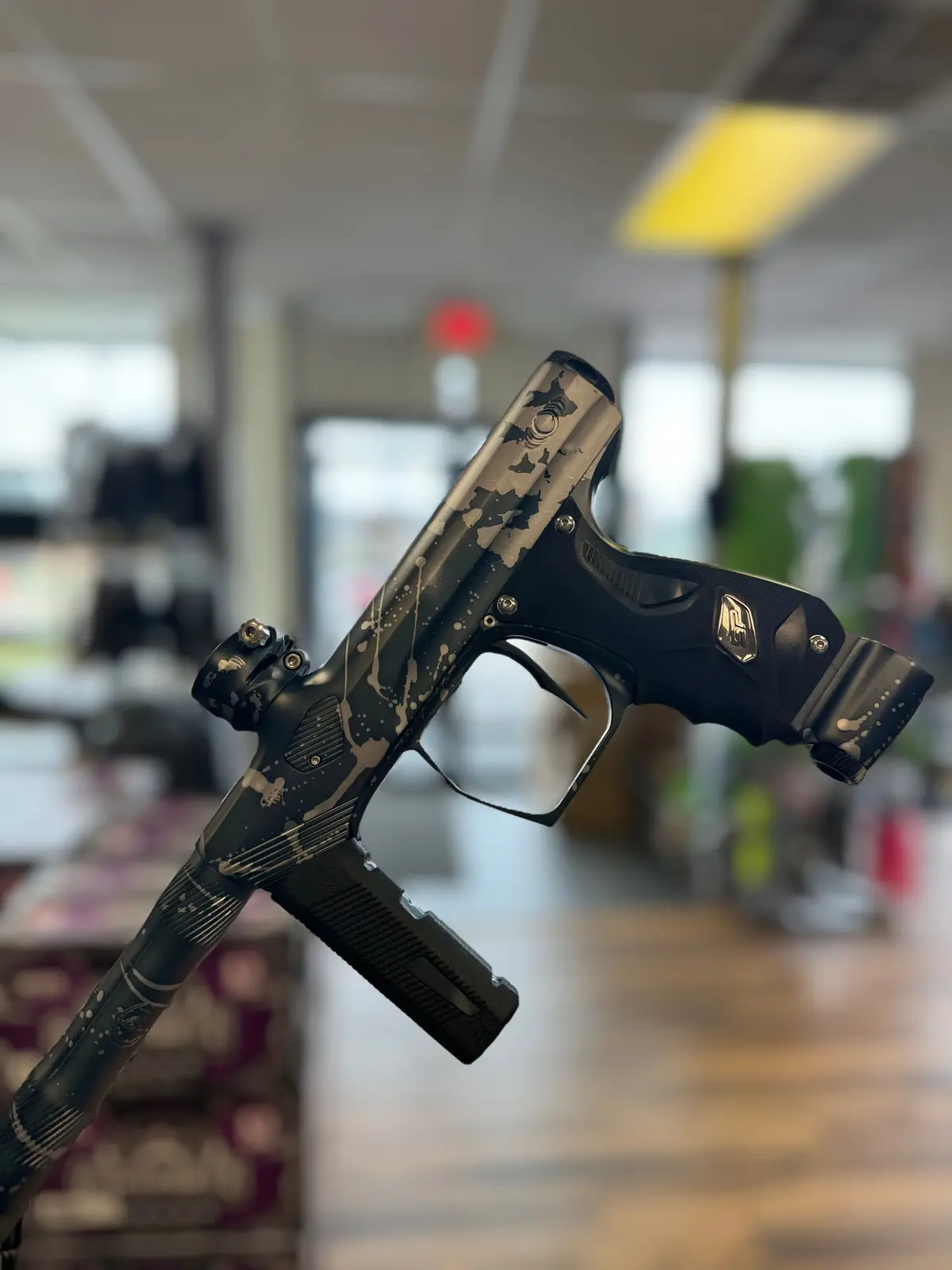 Shocker Era Ultimate Paintball Gun - Battleworn Grey X Energize Anodizing 1