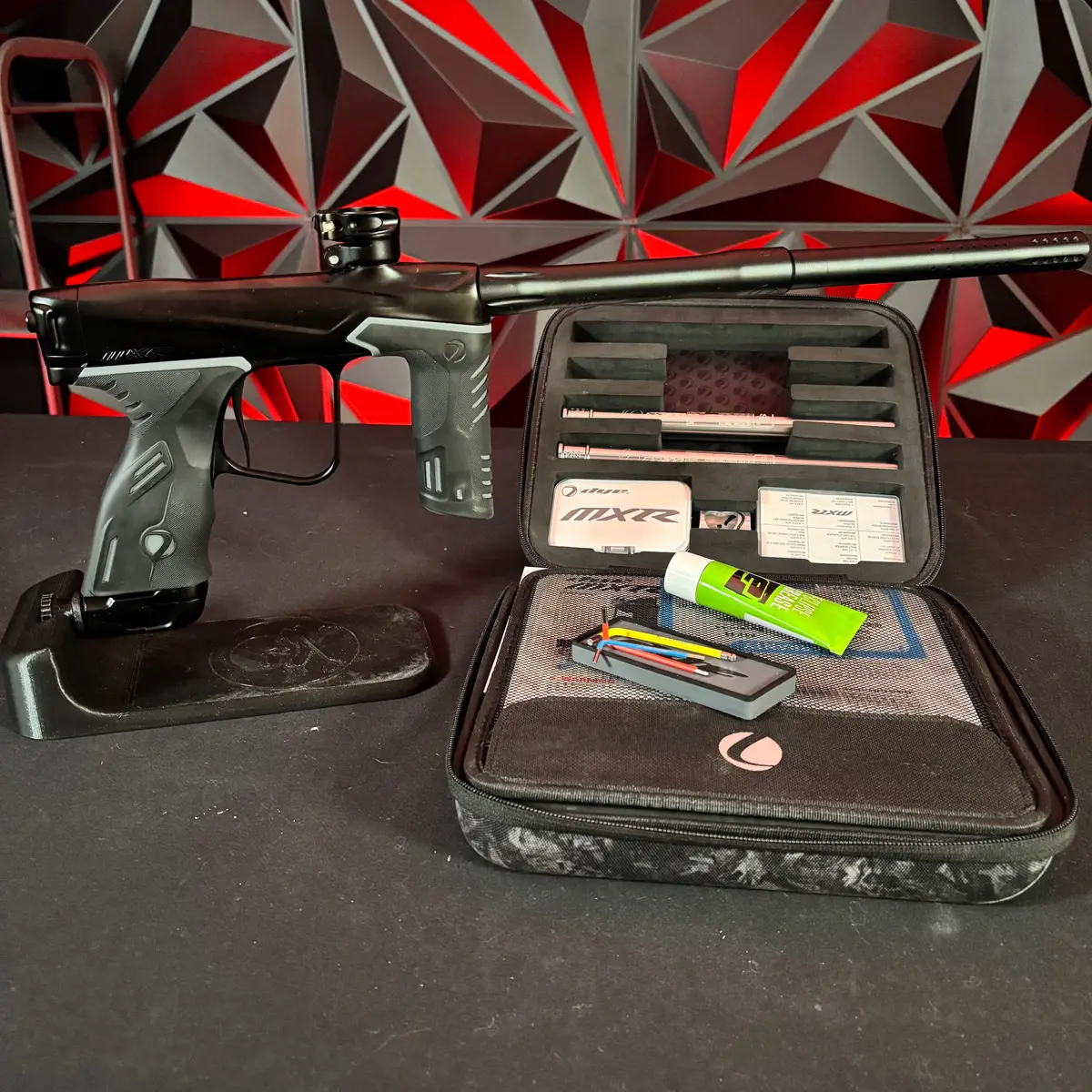 Used Dye Mxr Paintball Gun - Onyx W/ V2 Upgrade Kit 1
