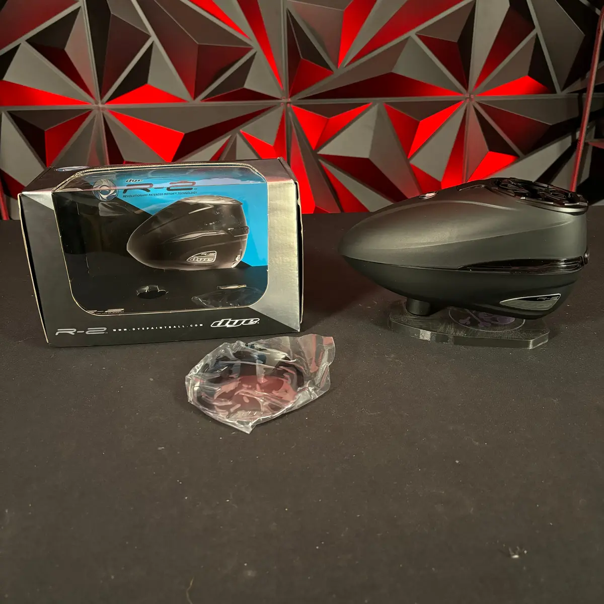 Used Dye R2 Paintball Loader - Black W/Evo Speedfeed & Rain Lid 1