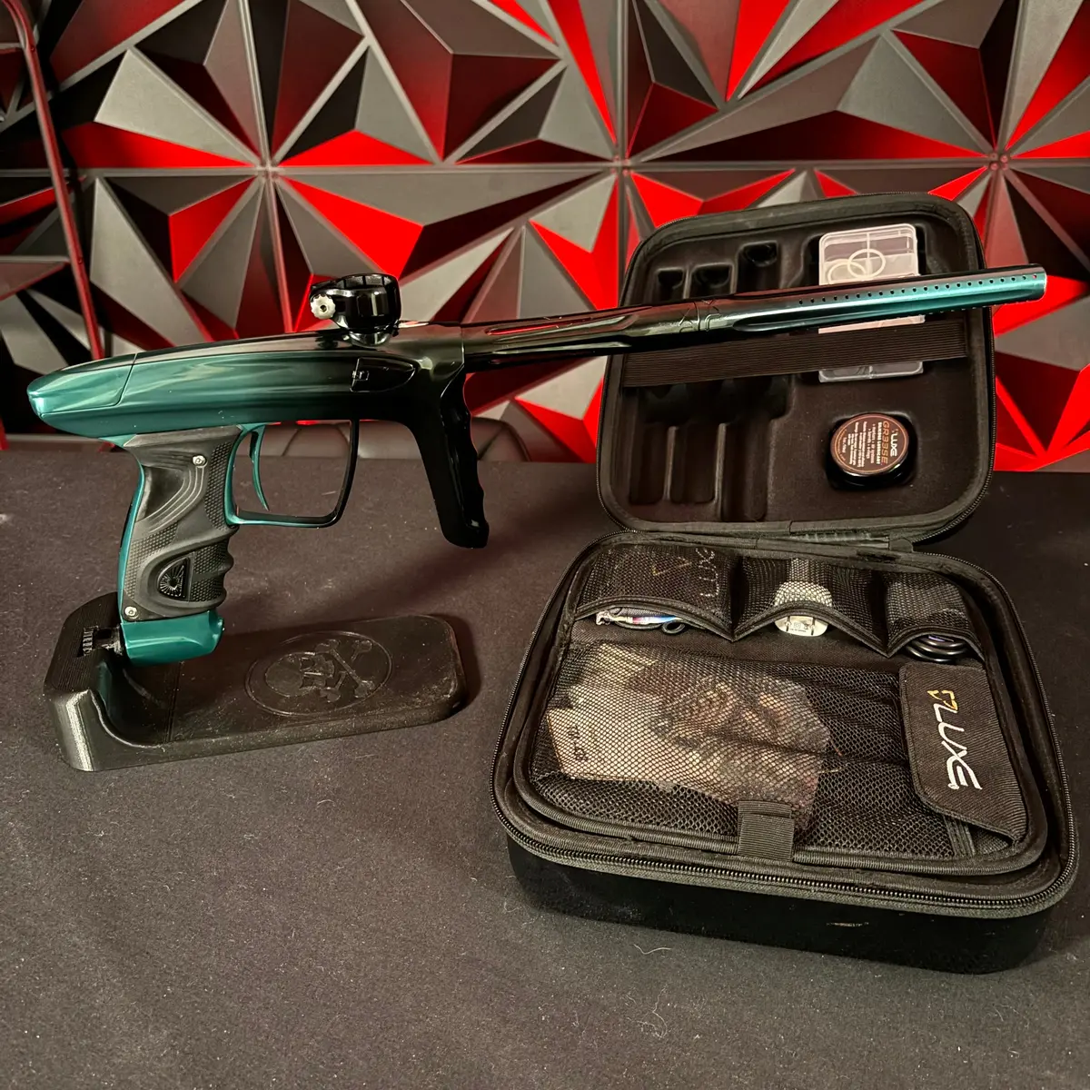 Used Dlx Luxe Tm40 Paintball Gun - Emerald/Black Fade 1