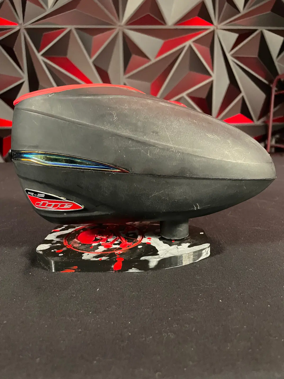 Used Dye R2 Paintball Loader- Black/Red W/ Red R2 Quick Feed 1
