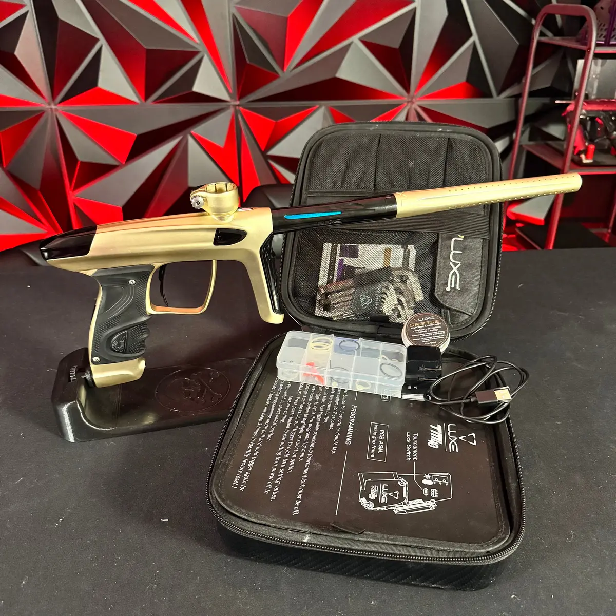 Used Dlx Luxe Tm40 Paintball Gun - Dust Gold/Polished Black 1