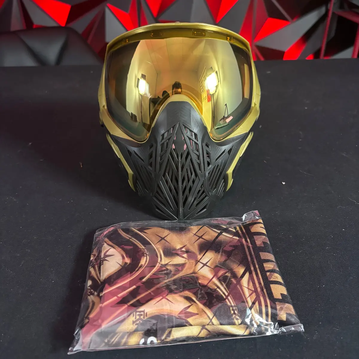 "Used" Display Model Virtue/Bunkerkings Vio/Cmd Mask - Black/Gold 1