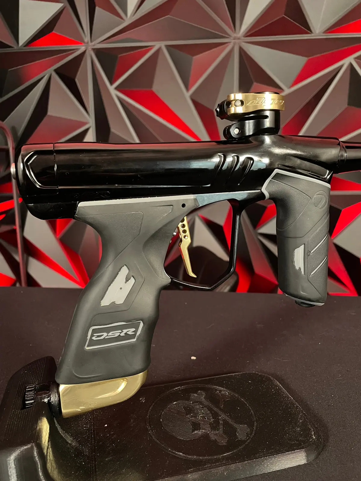 Used Dye Dsr+ Paintball Gun - Onyx Gold 1