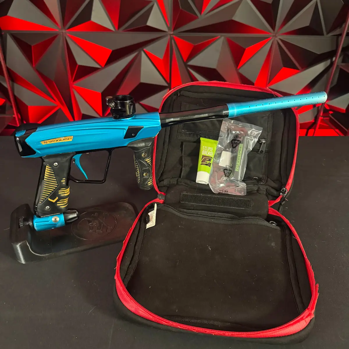 Used Empire Vanquish Gt Paintball Marker - Blue/Black W/V16 Engine 1