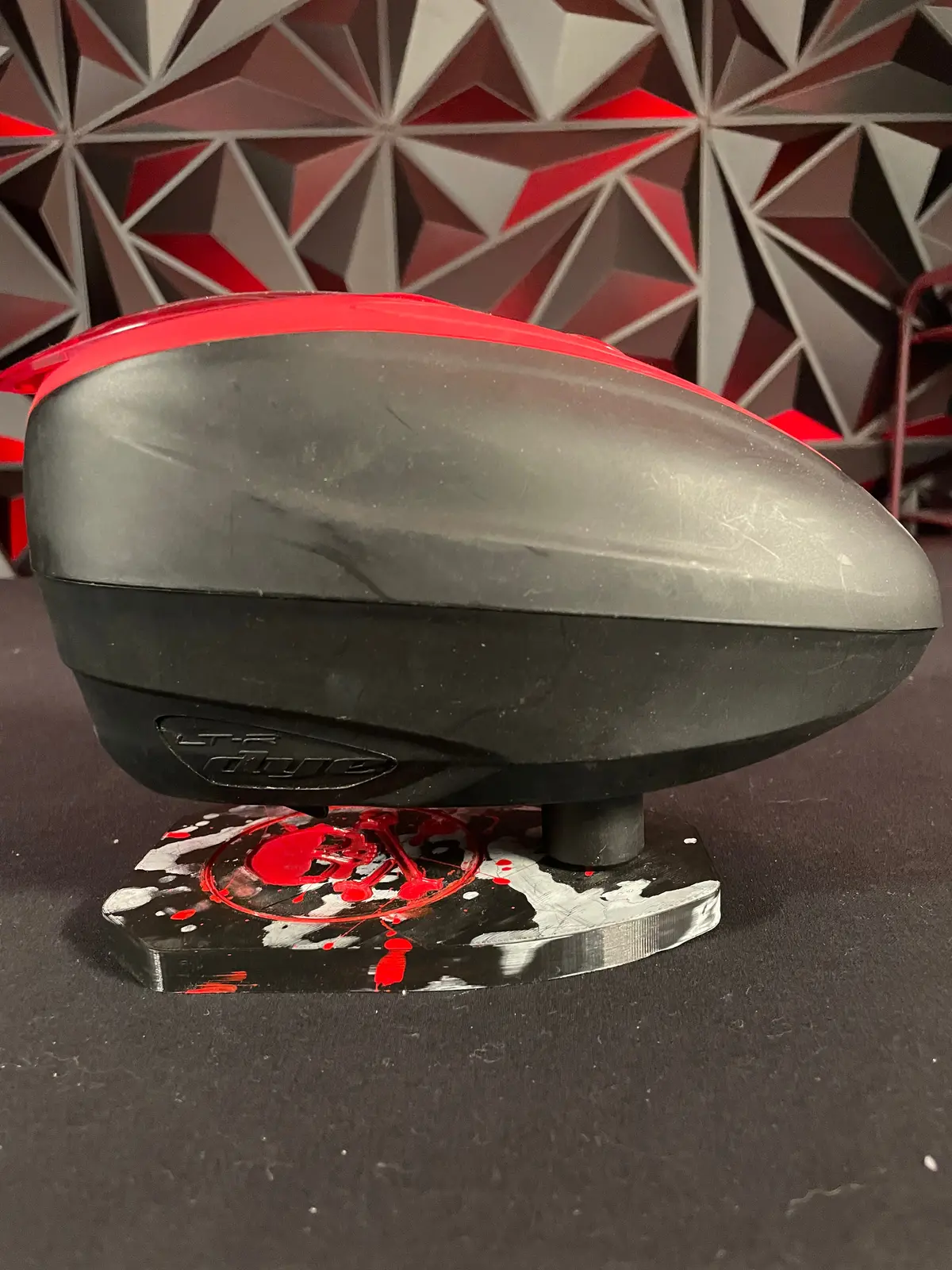 Used Dye Ltr Paintball Loader- Black/Red W/Rain Lid 1