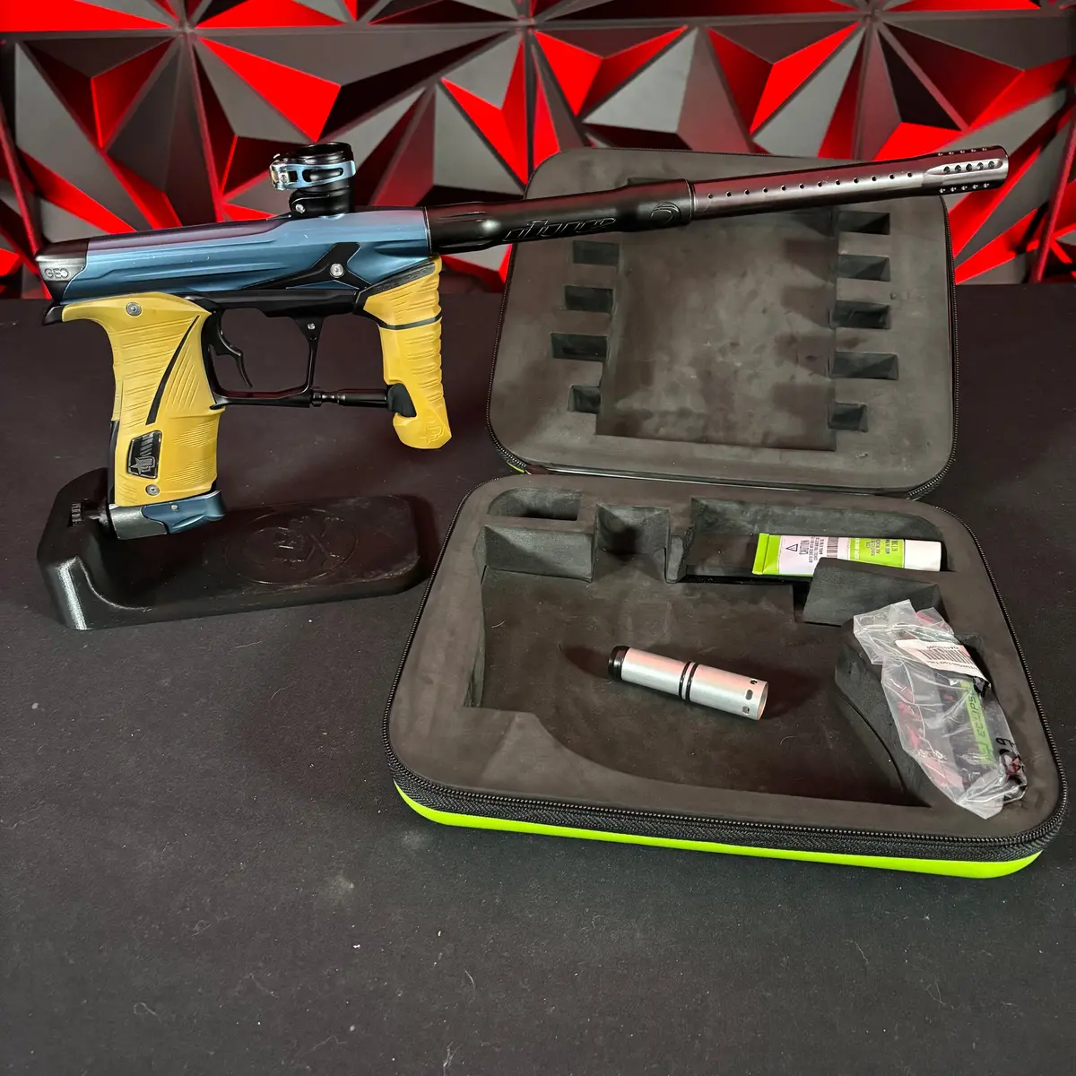 Used Planet Eclipse Geo 3.5 Paintball Gun - Blue/Black W/Dye Ul Barrel And Earth Grip Kit 1