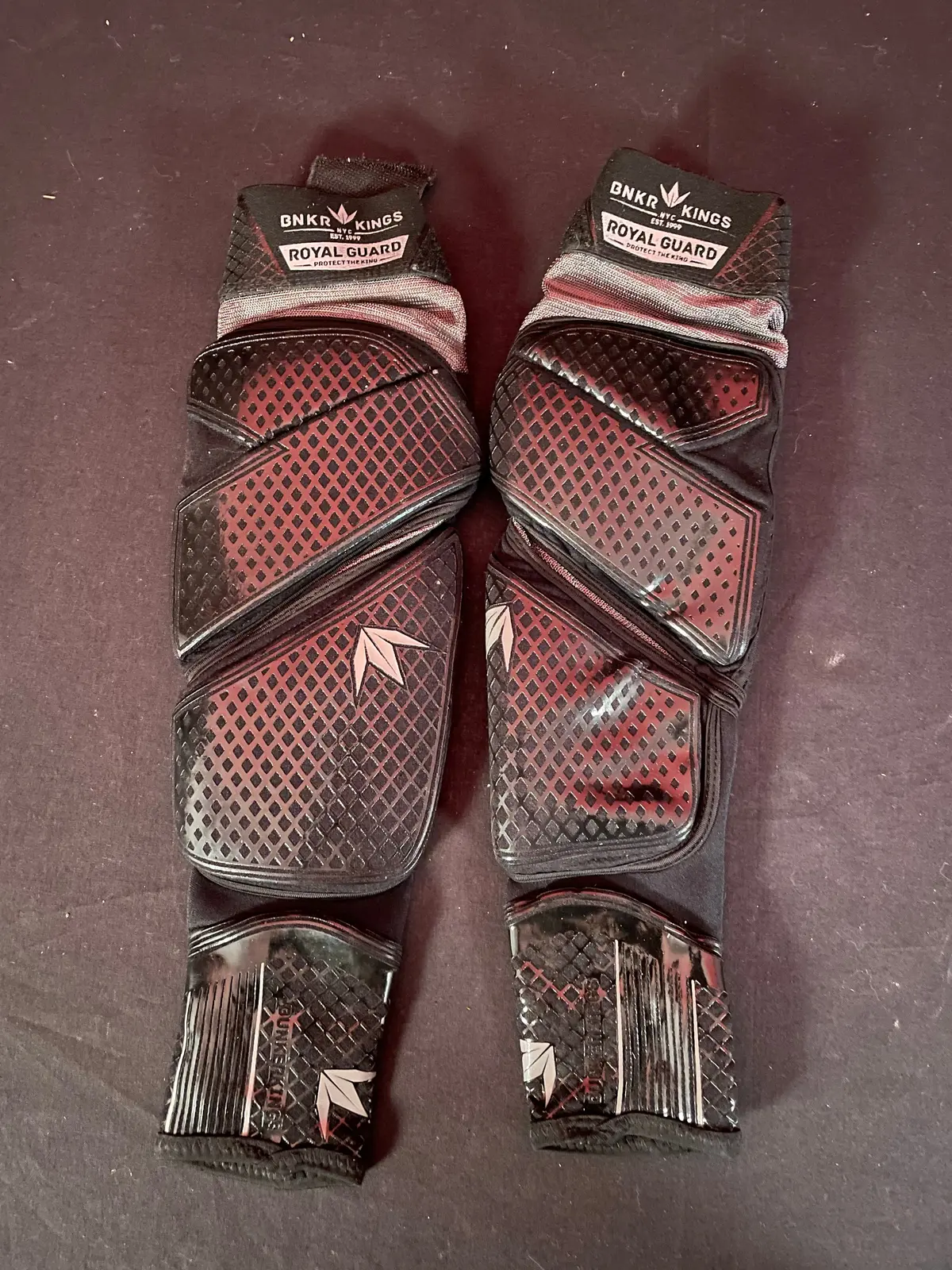 Used Bunker Kings Supreme Elbow Pad - Medium 1