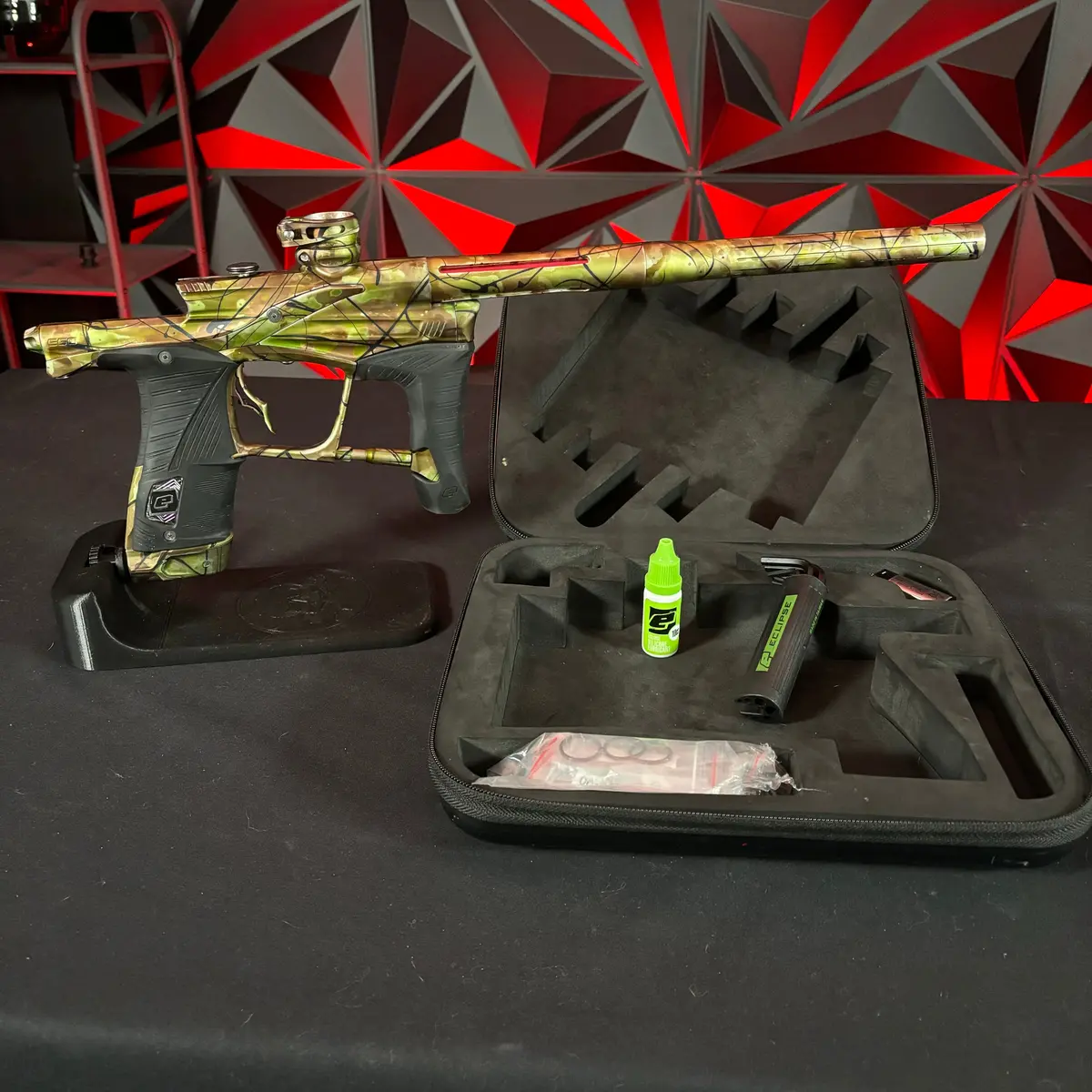 Used Planet Eclipse Lv1.6 Paintball Gun - Le Pooty Camo Splash 1