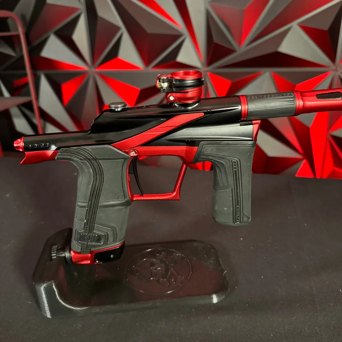 Used Planet Eclipse Lv2 Paintball Gun - Black/Red 1