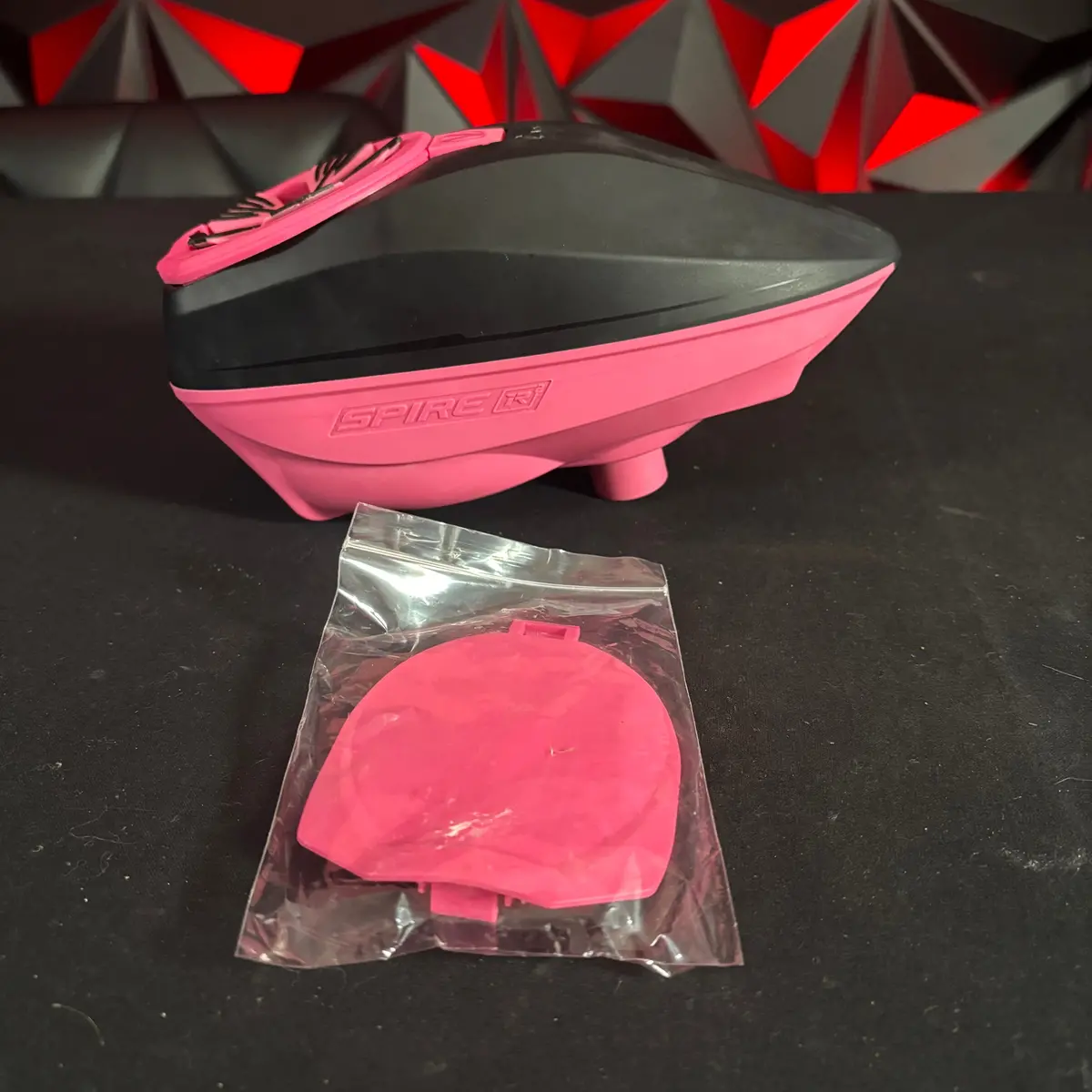 Used Virtue Spire Ir2 Paintball Loader - Black/Pink W/ Rain Lid And Crown Sfr 1