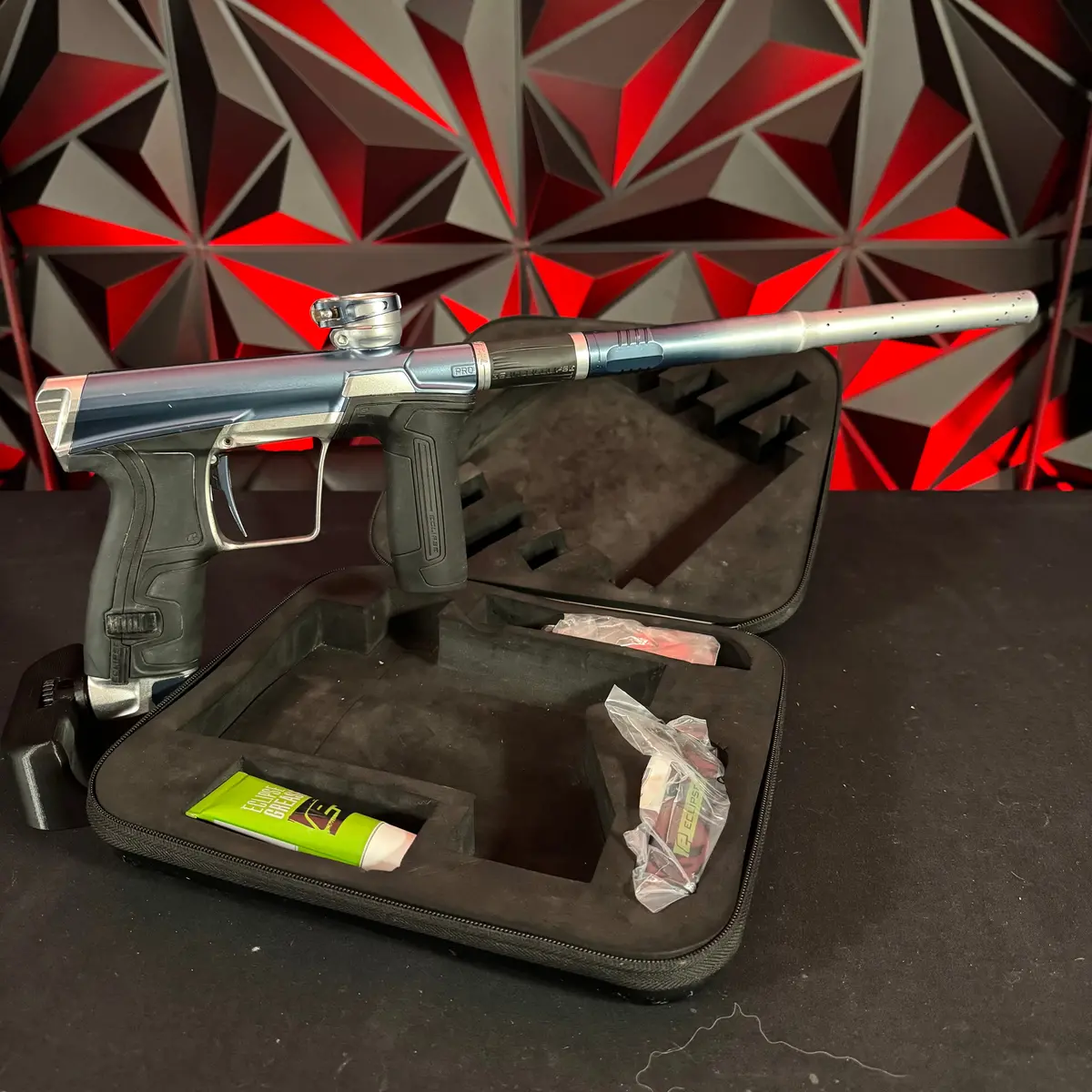 Used Planet Eclipse Cs2 Pro Paintball Gun - Blue Lightning W/ Fade Tip 1