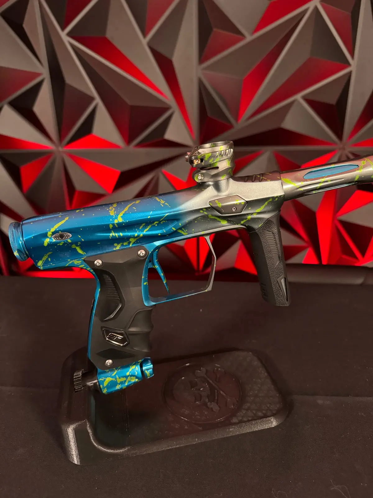 Used Shocker Amp Paintball Gun - Le Seattle Thunder Splash Fade W/ Matching Mech Frame 1