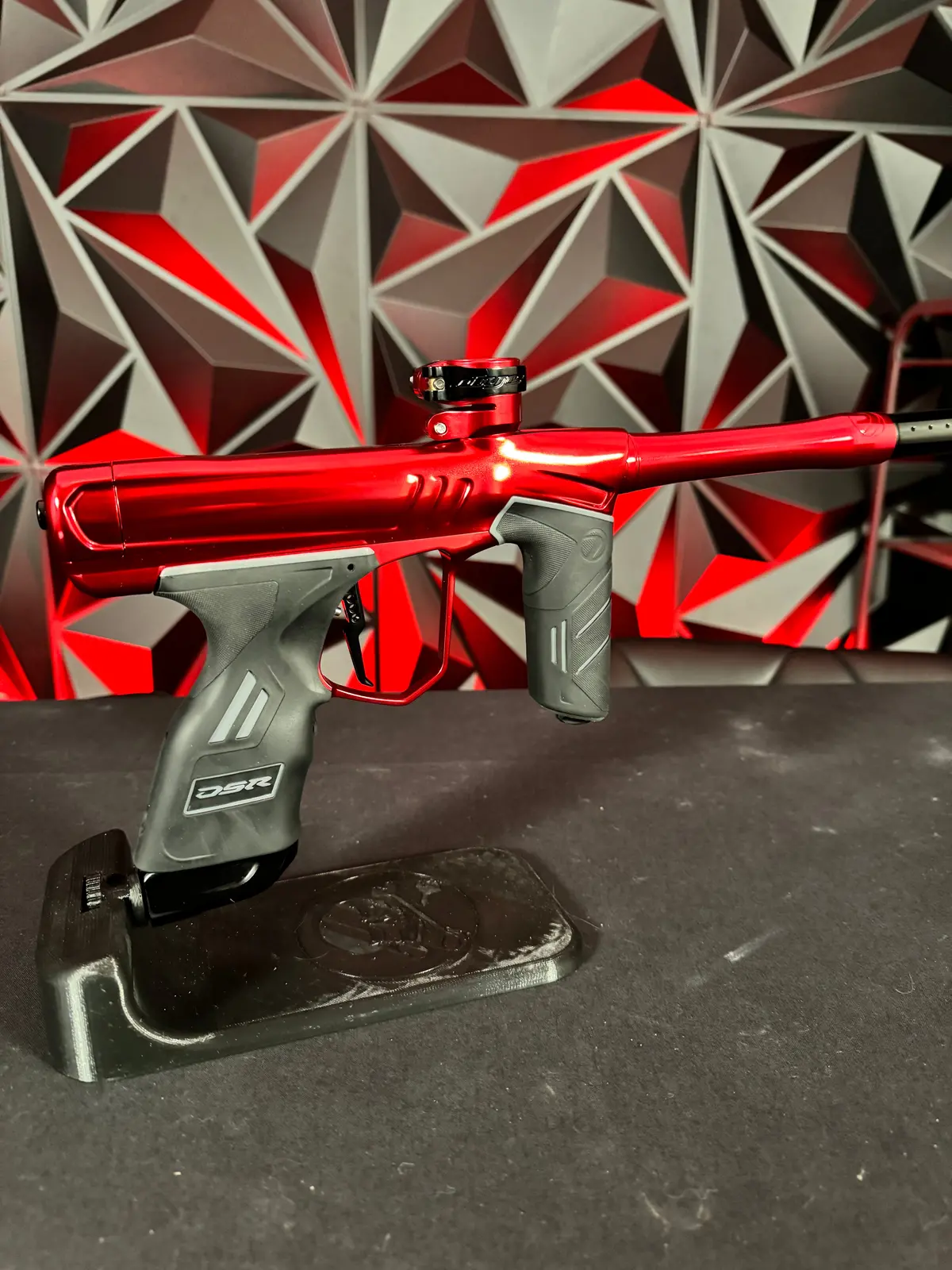 Used Dye Dsr+ Paintball Gun - Polished Red/Black W/ Im Pro Kit 1