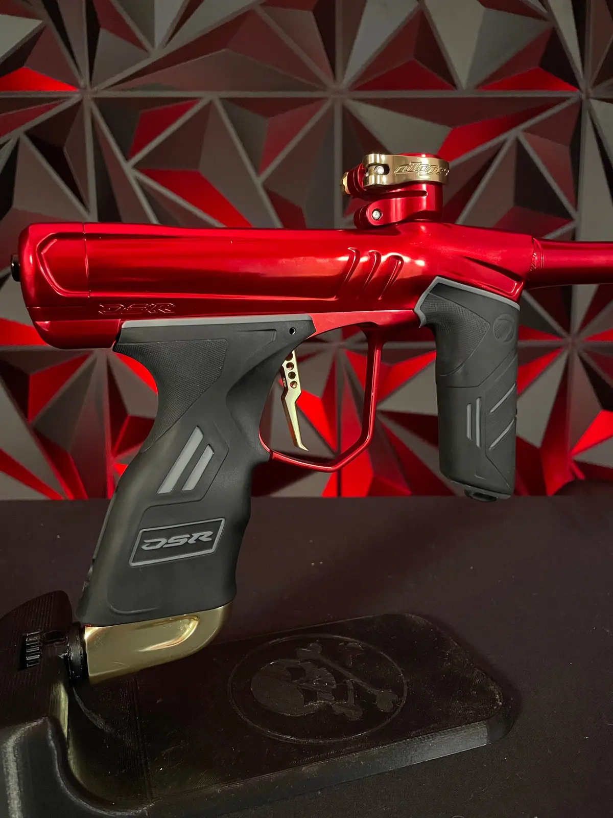 Used Dye Dsr+ Paintball Gun - Polished Red/Gold W/ Im Pro Kit 1