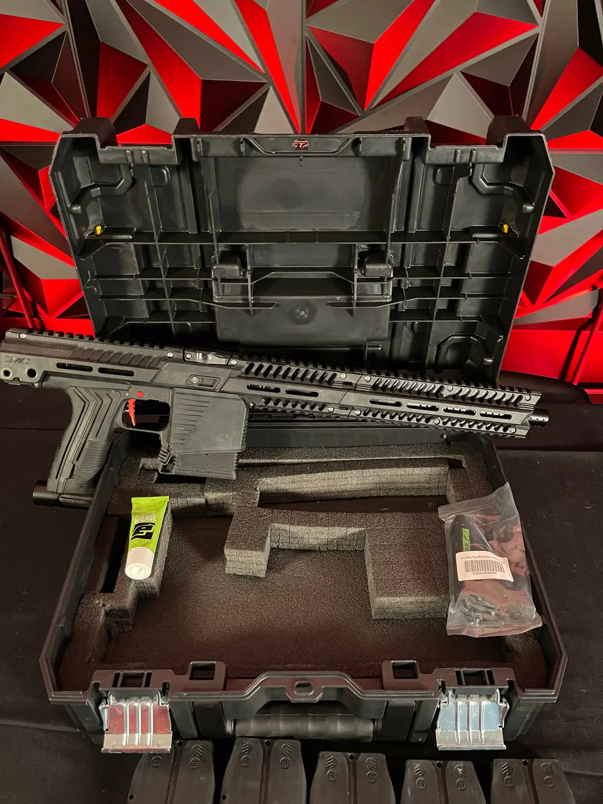 Used Planet Eclipse Emf100 Paintball Gun - Black W/ Red Trigger & 5 Cf20 Mags 1
