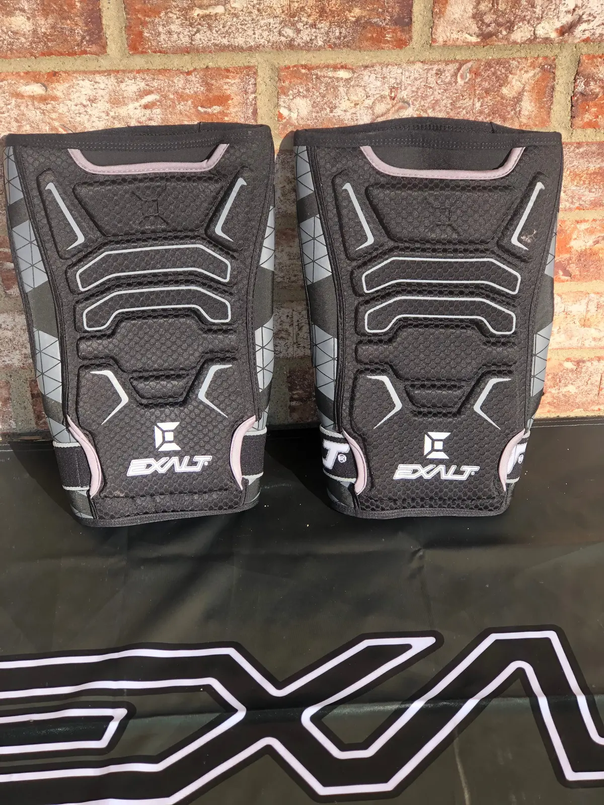 Used Exalt Freeflex Knee Pads - X-Large - Black 1