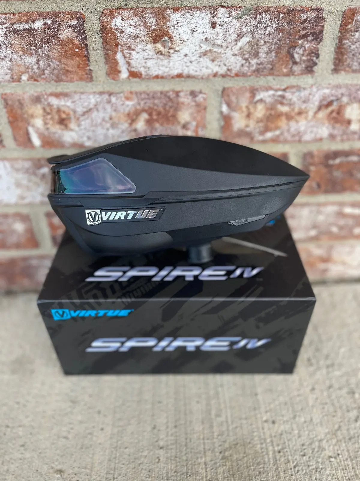 Used Virtue Spire 4 Paintball Loader - Black W/ Rain Lid 1