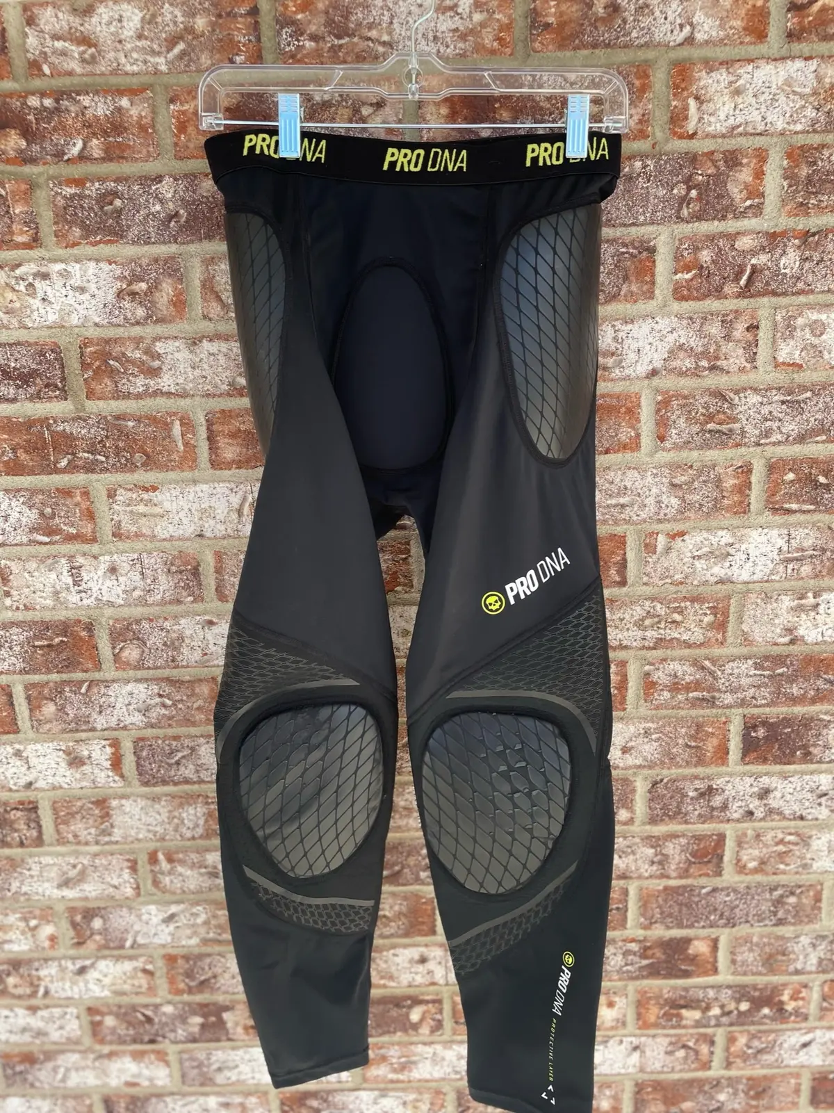 Used Infamous Pro Dna Knee Pads - Youth 1