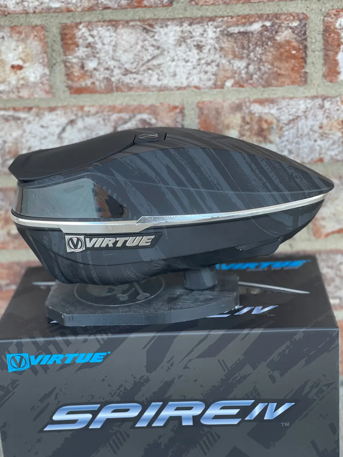 Used Virtue Spire 4 Paintball Loader - Graphic Chrome W/ Rain Lid And Ice Color Kit 1