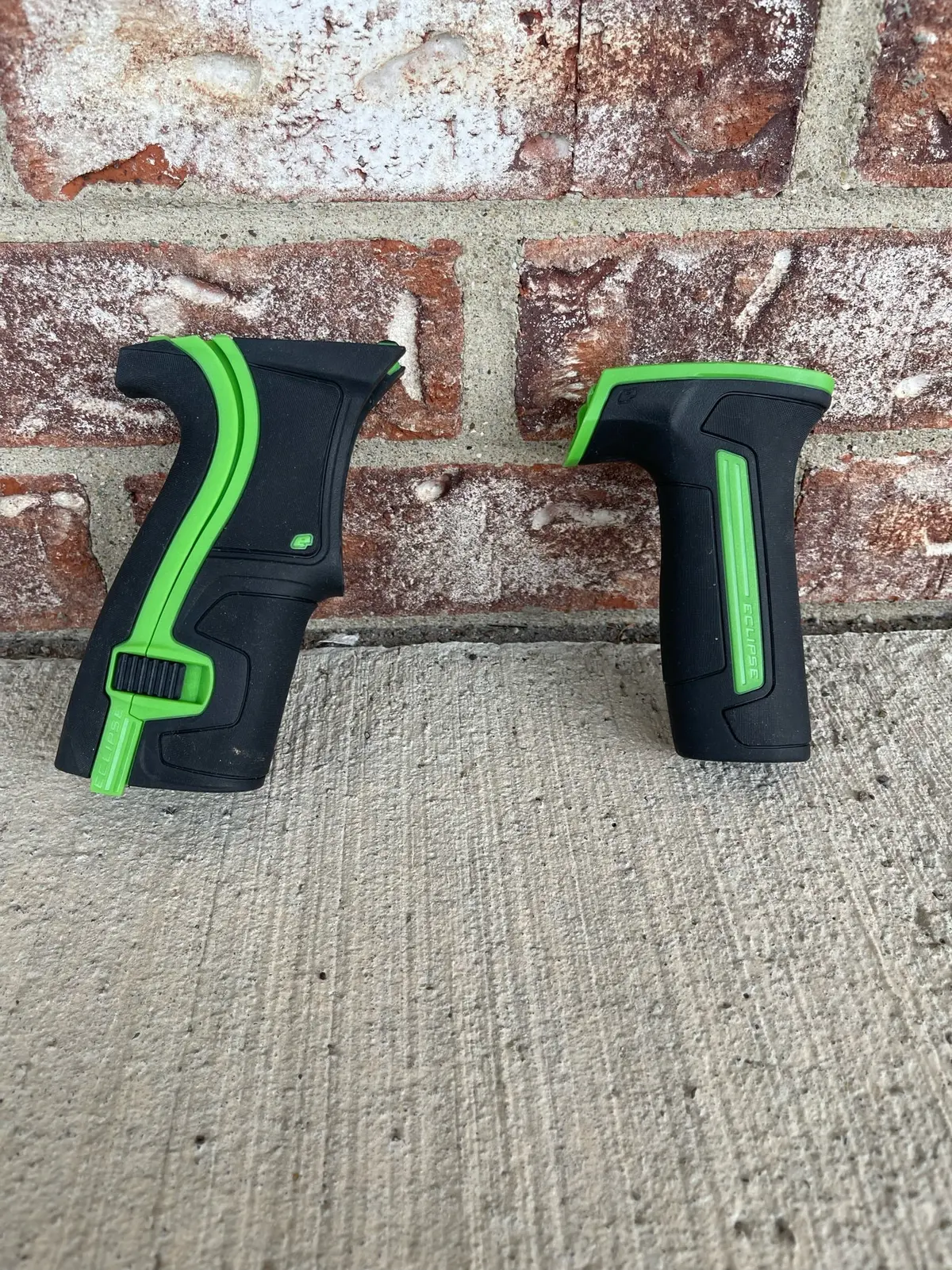 Used Planet Eclipse Cs2 Paintball Grips- Black / Green 1
