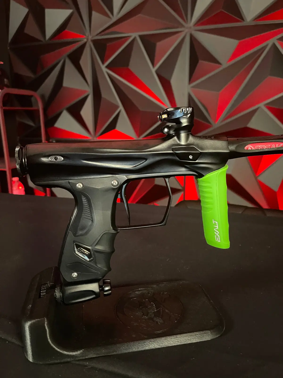 Used Shocker Amp Paintball Gun - Dust Black W/ Lime Exalt Grip 1