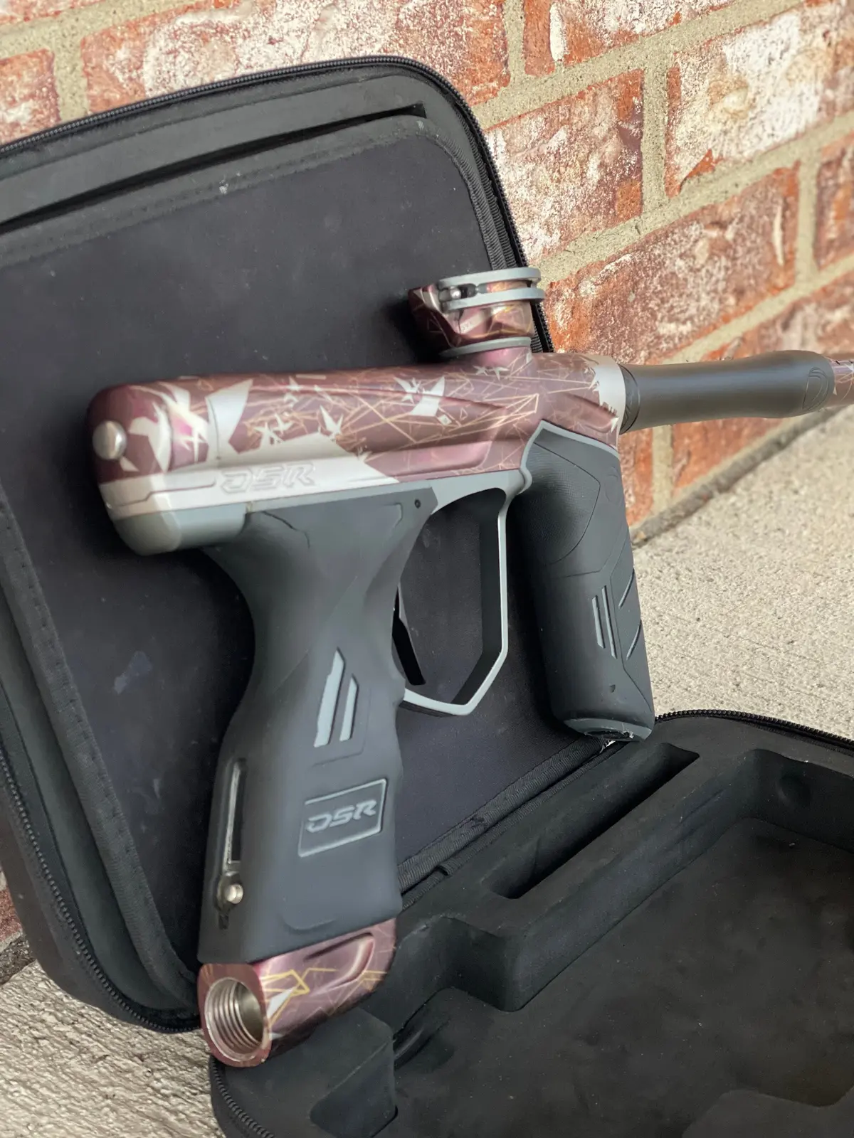Used Dye Dsr Paintball Gun - Pga Kinetic Bucs With Flex Face Can, Flex Face Bolt, & Nasa Bolt 1