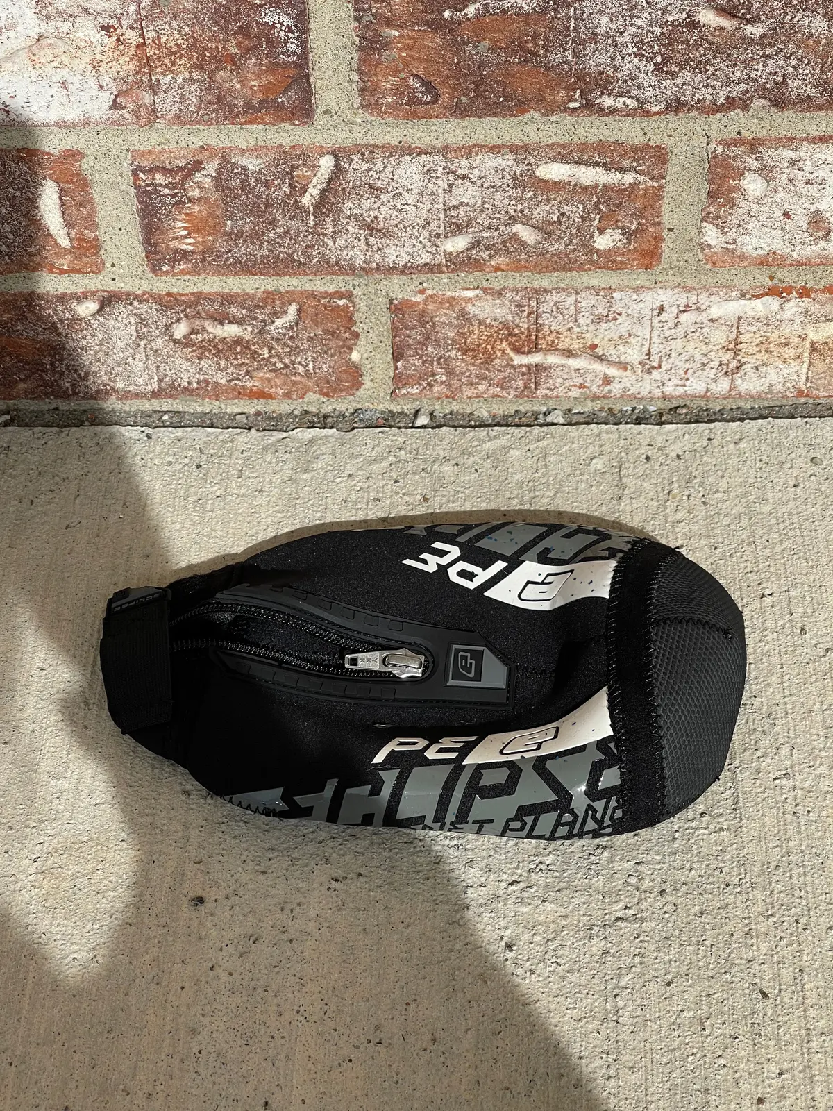 Used Planet Eclipse Tank Grip - Black/Grey 1