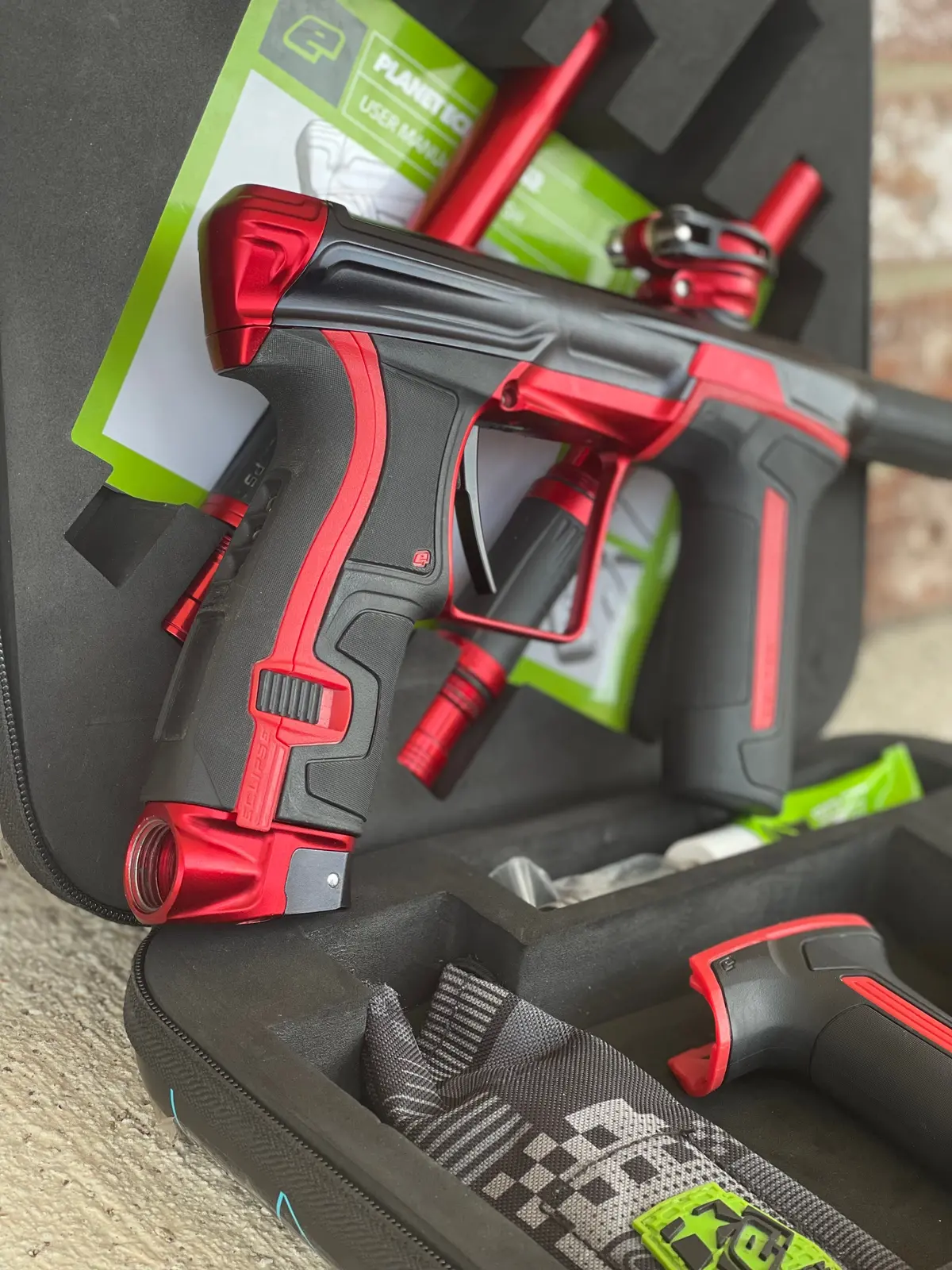 Used Planet Eclipse Cs2 Paintball Marker - Black / Red 1