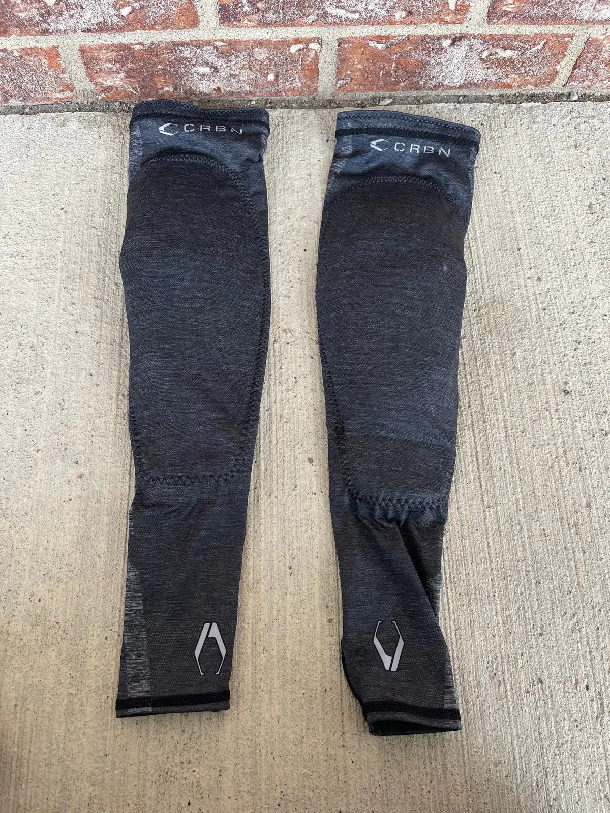 Used Carbon Sc Elbow Pads - Small 1